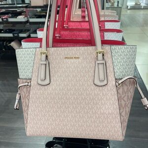 Michael Kors Voyager Lg Color-Block Signature Logo Tote
Powder Blush Multi 
NWT